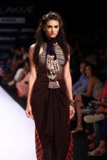 Model walk the ramp for Babita Malkani show at Lakme Fashion Week Day 2 on 4th Aug 2012 (9).JPG